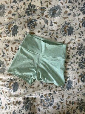 Alo yoga Alosoft High-Waist Carefree Short - Spearmint Heather
